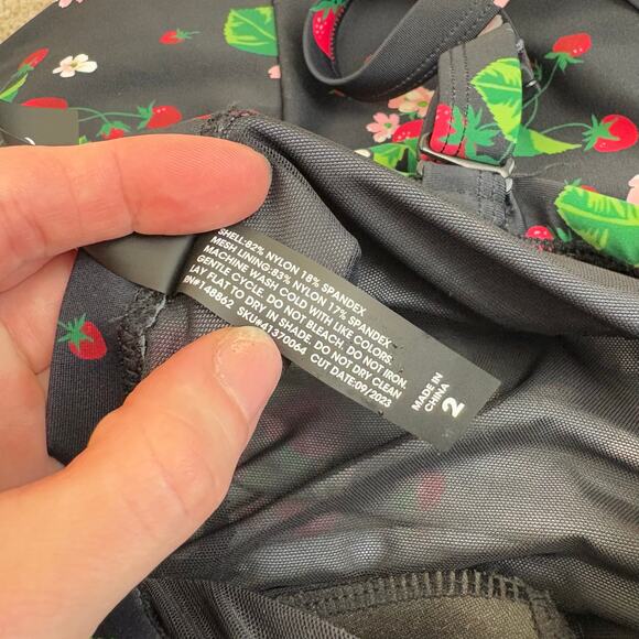 Torrid Wireless Lattice One Piece Swimsuit Strawberries Print Womens Sz 2X Retro - Picture 8 of 11